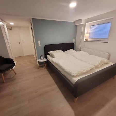 Zimmer Im Souterrain Mit Eigenem Bad Celle Exterior photo